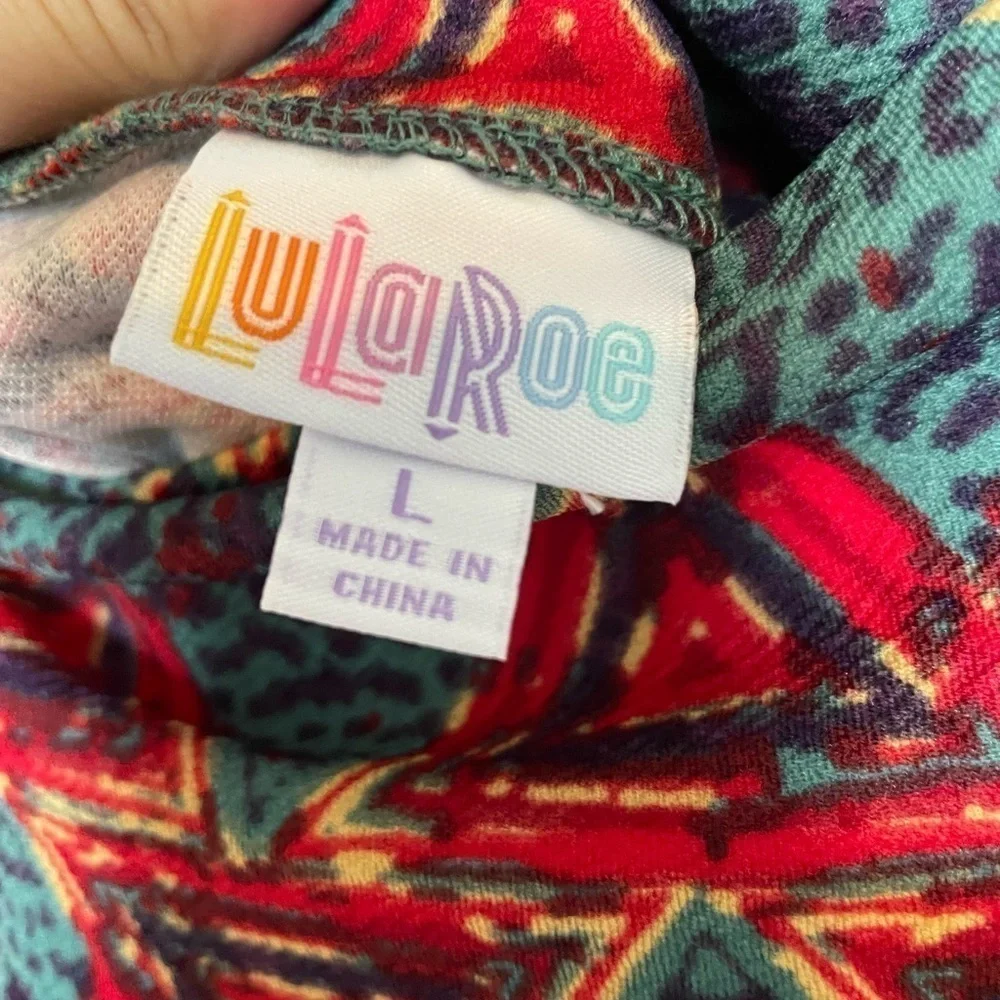 LuLaRoe/ Triangular patterned pencil Cassie Skirt​​​​​​​​​​​​​